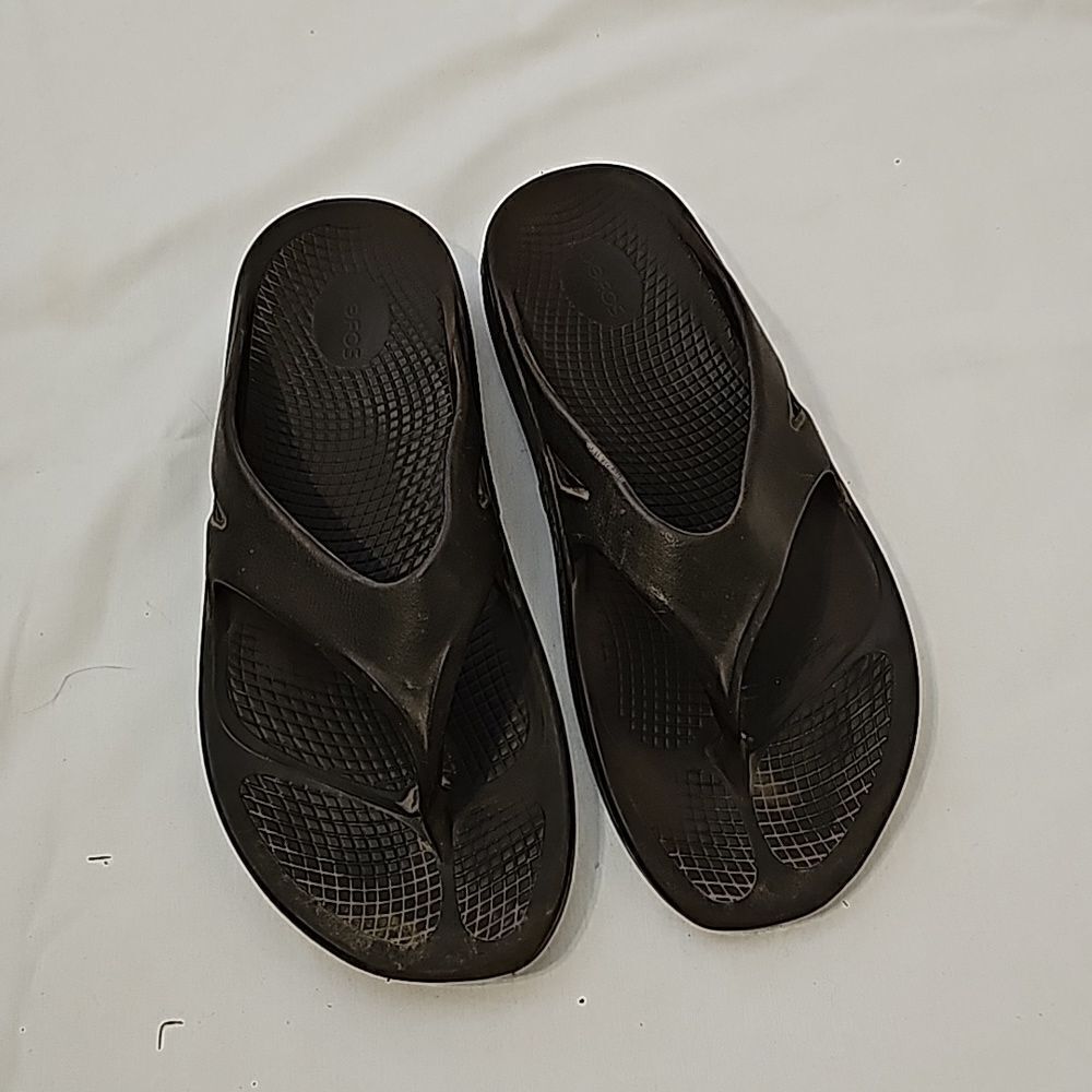 OOFOS Sandal Brown preowned condition‎